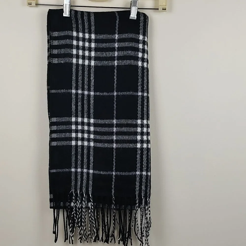 Steve Madden Blanket Scarf/Wrap with Fringe in Black & White Mixed Plaid